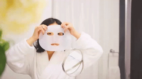 Máscara facial con ácido hialurónico
